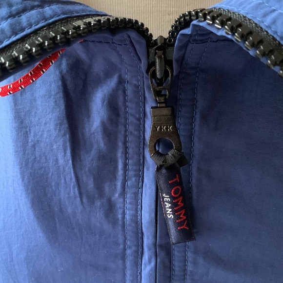 Vintage 90’s Tommy Hilfiger Windbreaker.. No Longer Sold In Stores Unisex!! - Picture 3 of 13